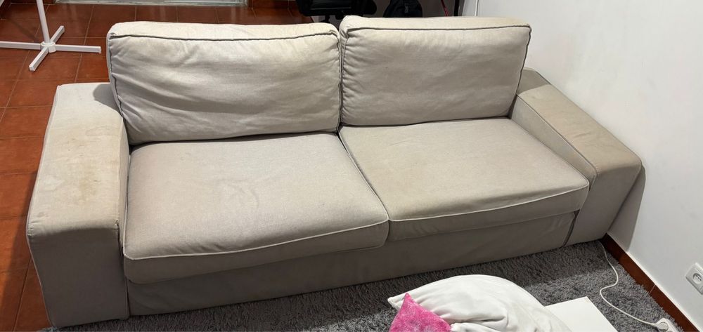 Sofá cinzento de 2 lugares