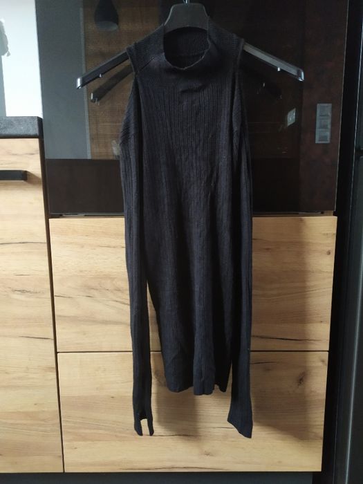 Czarny sweter z rozcięciami River island 34