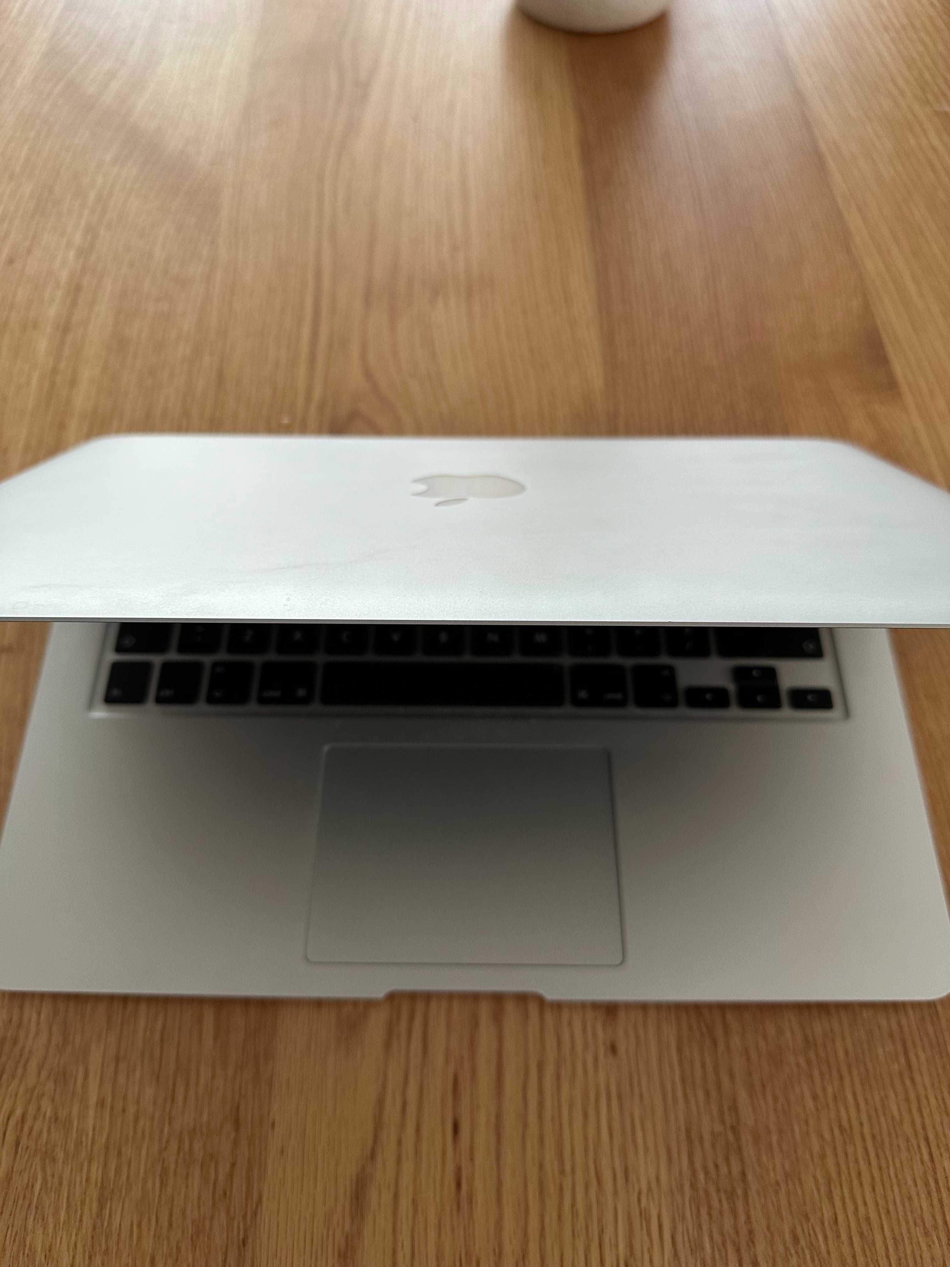 Apple MacBook AIR 13'' 2015r(Intel Core i5, 4GB RAM, 250GB)