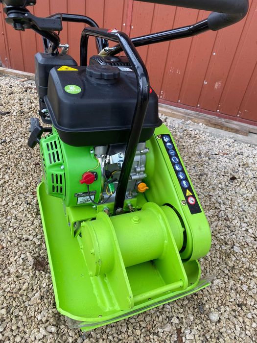 Zagęszczarka ZIPPER 60 z posuwem, Guma do kostki