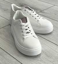 Białe buty sportowe sneakersy 40