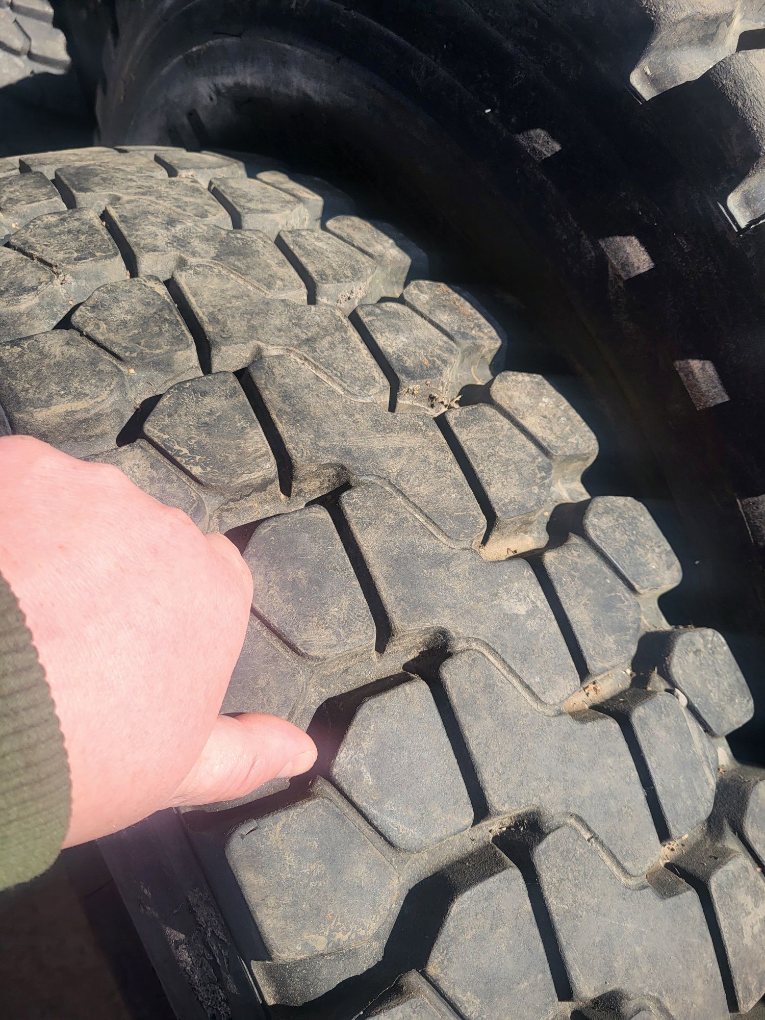 Колеса шини 12 00 20 pirelli зіл 131