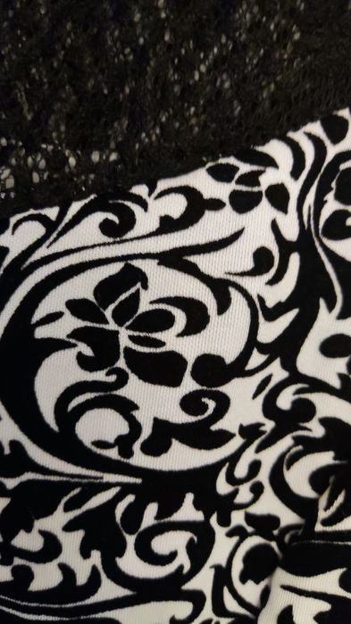 Sukienka z welurowym wzorem