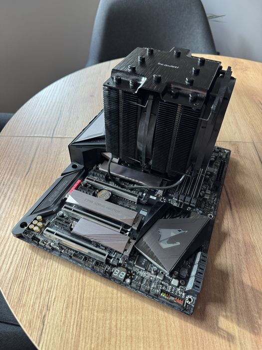 Płyta główna Gigabyte z390 i7 9700K beQuiet dark rock pro 4