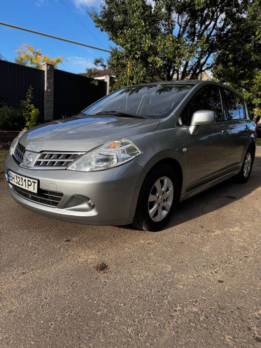 Продам нисан Тиида автомат 1.6