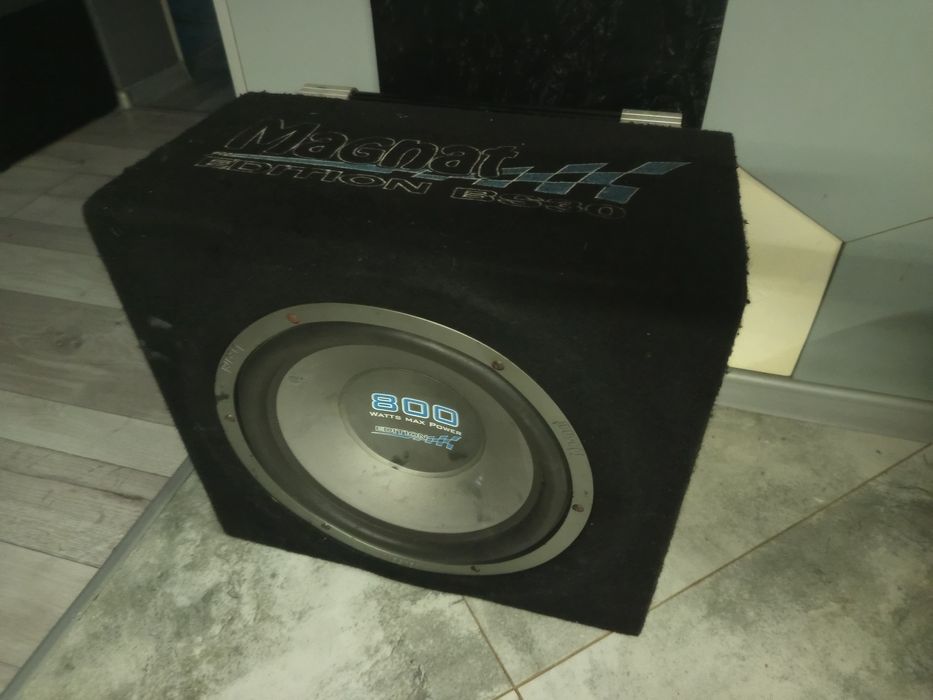 Subwoofer skrzynia basowa magnat sprawna 800W że wzmacniaczem