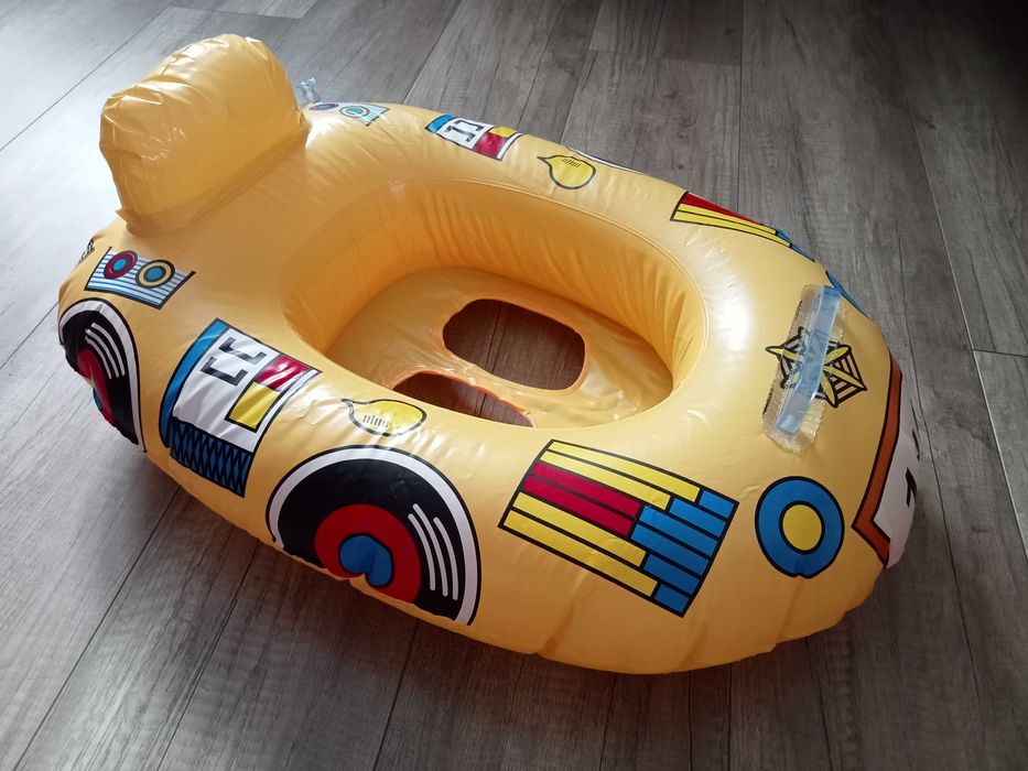 Koło dmuchane do pływania auto z siedziskiem samochód