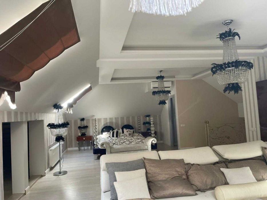 Фешенебельний будинок у стилі Liberty • 380 м² • басейн • тераса