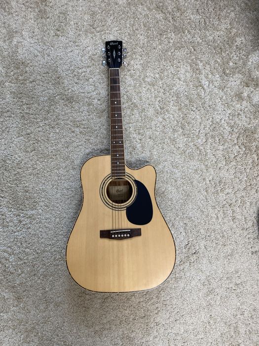 Гитара Cort с подкоючением к колонке