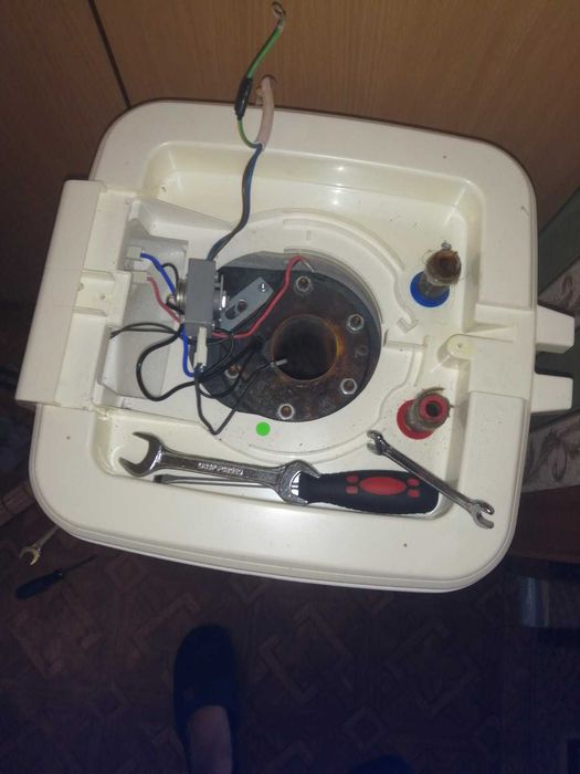 Бойлер Atlantic Steatite Cube VM 50 S3C на запчасти или ремонт.