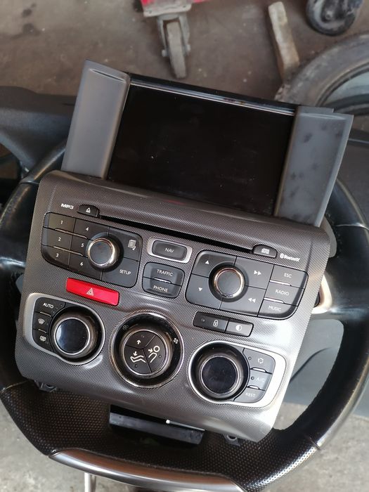 Wyświetlacz navi panel radia klimatyzacji Citroen C4 II b7