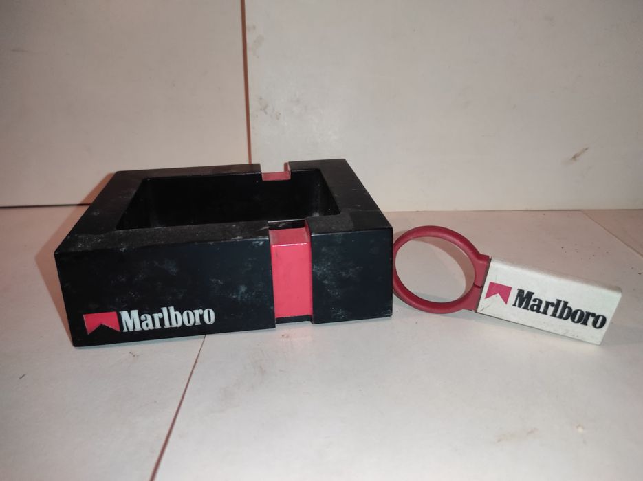 Popielniczka MARLBORO + jakiś gadżet,też MARLBORO - PRL !