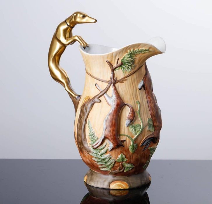 Par de Jarras e tacinha em metal dourado cloisonné