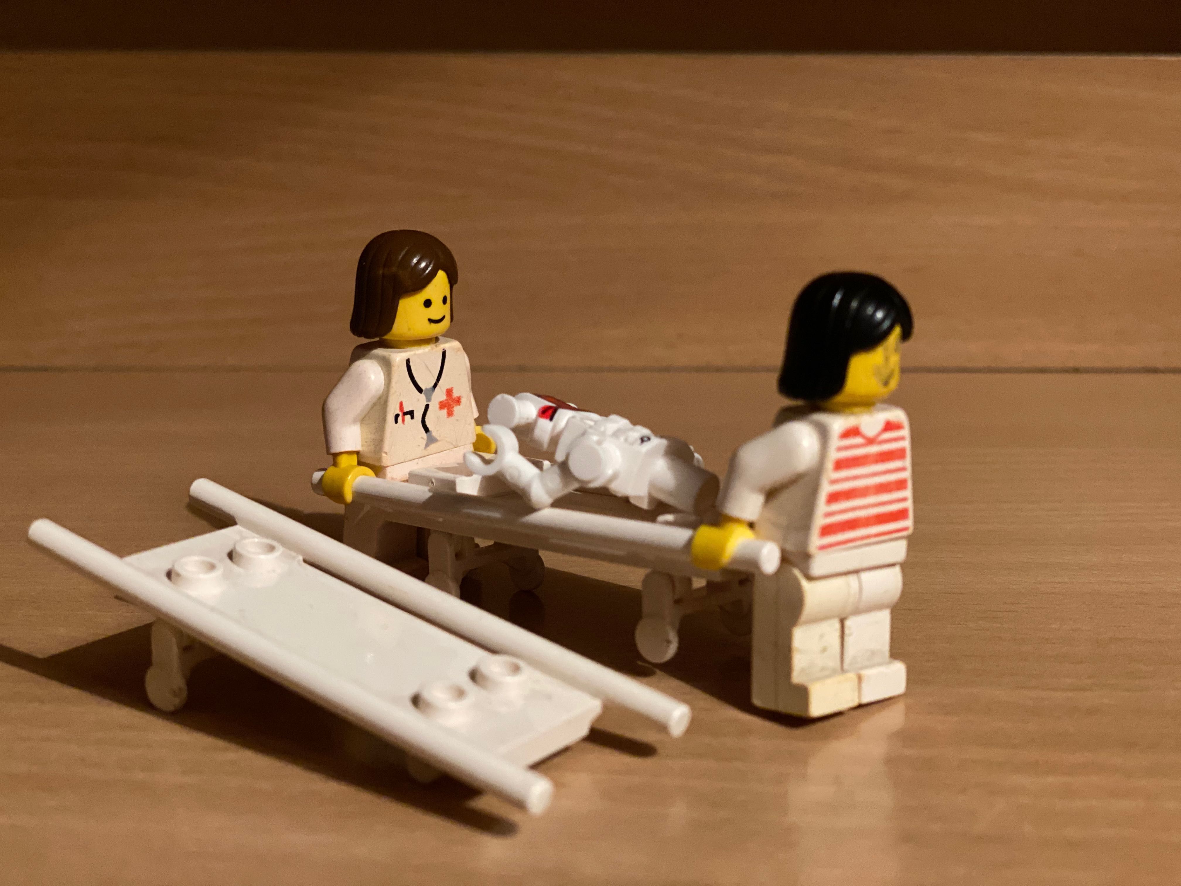 Lego minifigurki figurki Szpital [zestaw 2 minifigurek z noszami]