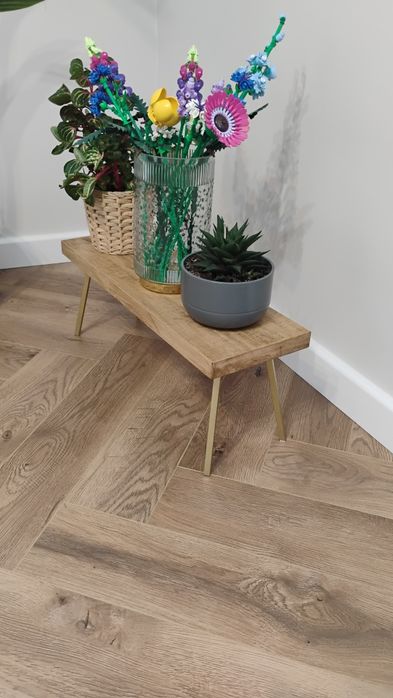 Kwietnik, stolik pod kwiaty prezent