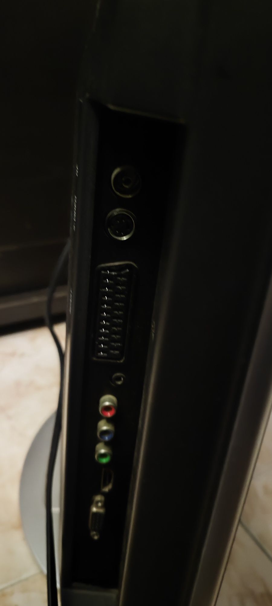 Lcd com leitor de DVD interno