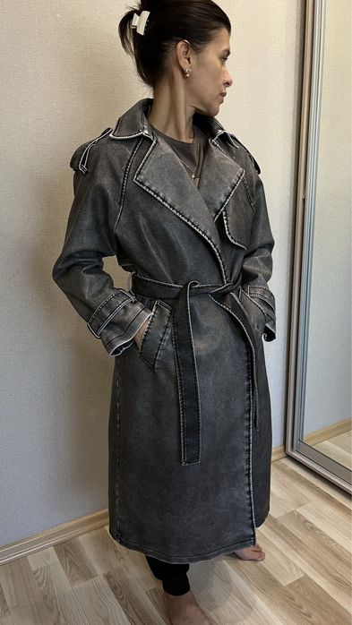 Тренч з еко шкіри на осінь в ідеальному стані