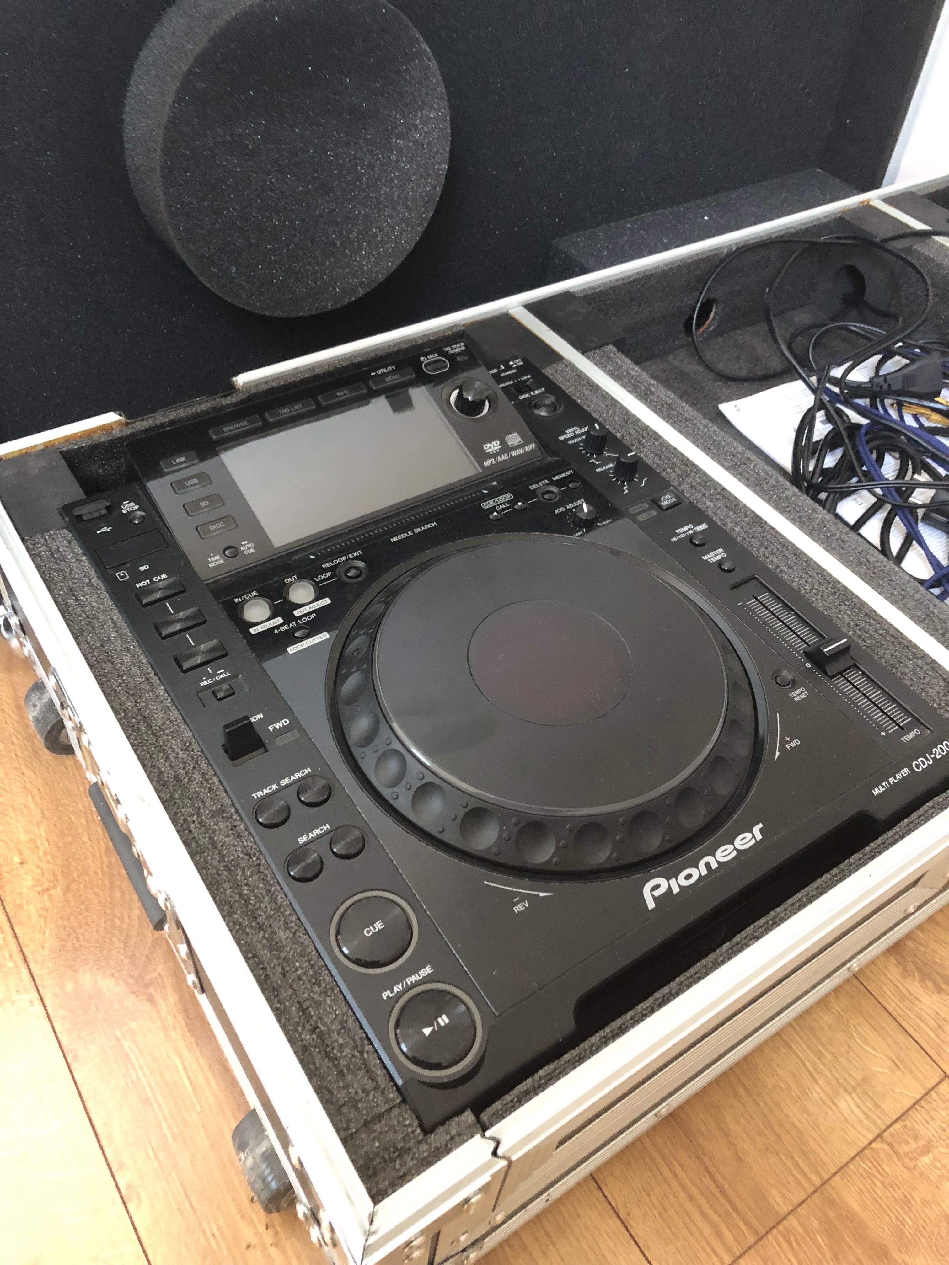 Pioneer CDJ-2000 x2+case