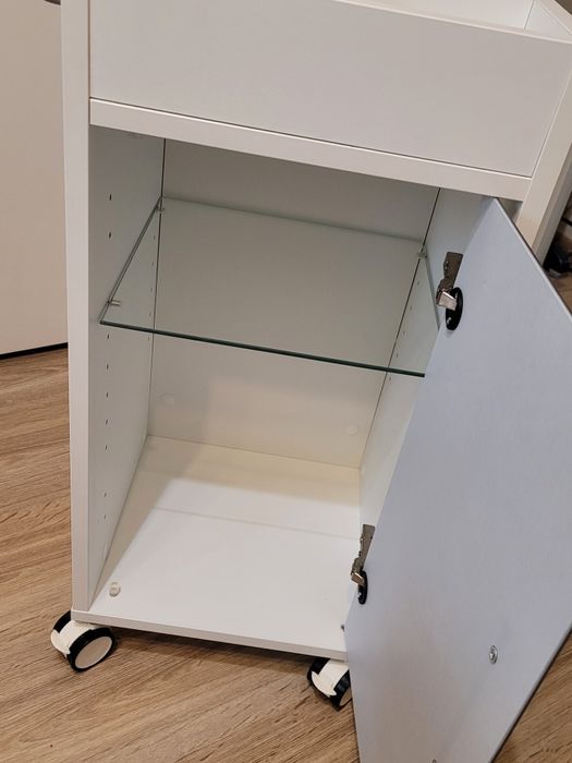 Tchibo szafka na kółkach drzwi beton imitacja  szkło