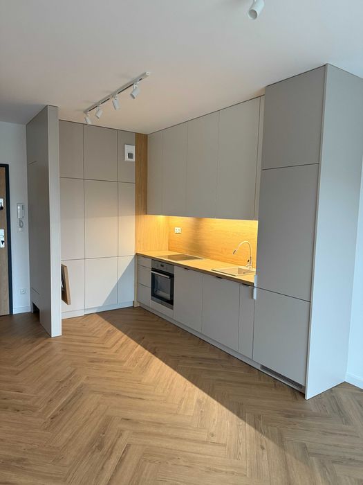 Nowoczesne mieszkanie z balkonem i komórką lokatorską - Zabrze