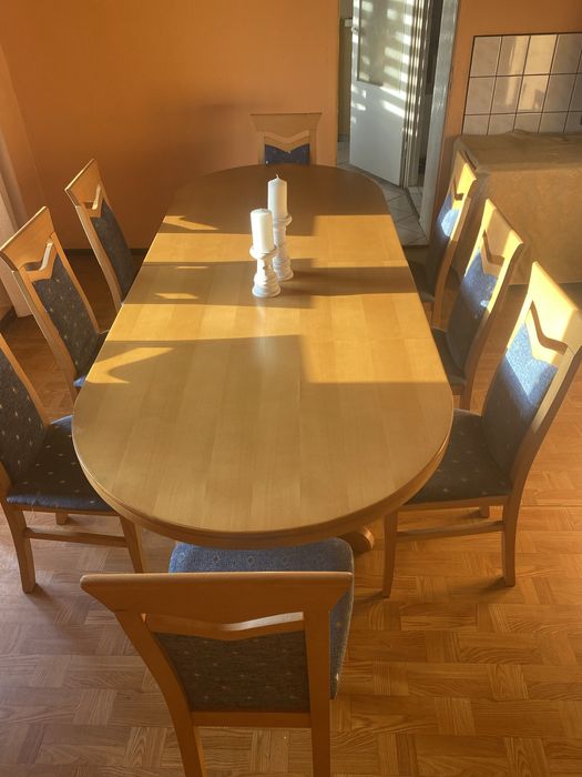 Sprzedam duży stół z 12 krzesłami + pokrowce szyte na miarę