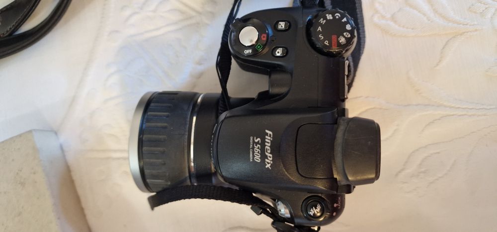 Máquina fotográfica finepix s5600