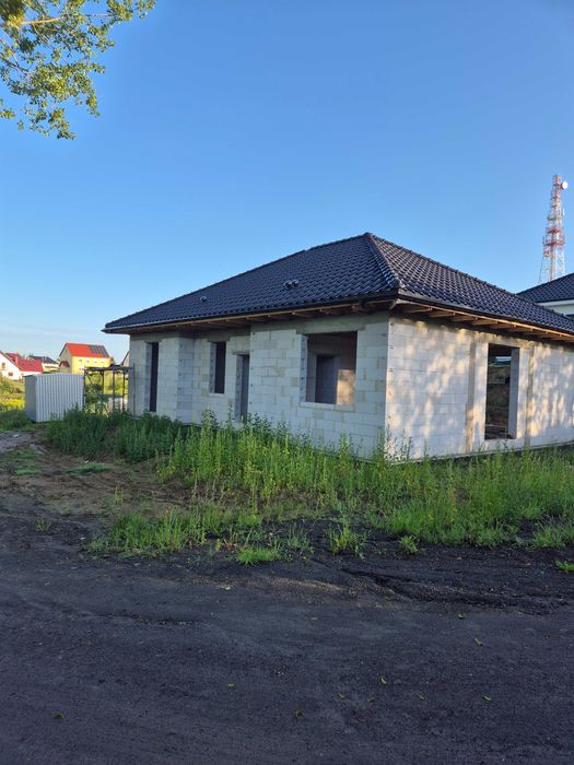 Parterowy dom ul. Zielone Wzgórze S.O. deweloperski pod klucz KANALIZA