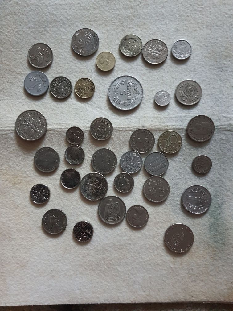 Монети різні одним лотом
