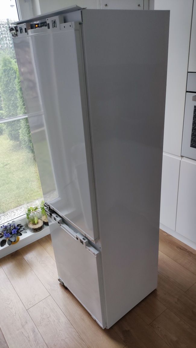 Elementy lodówki do zabudowy Beko BCN130001