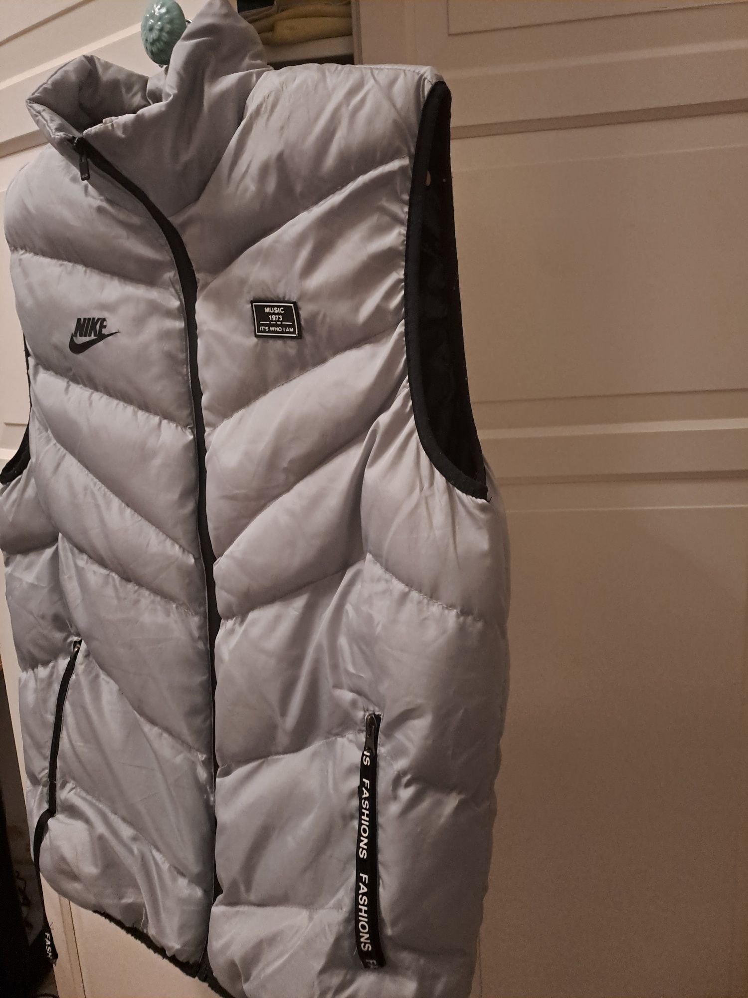 Kamizelka nike srebrna