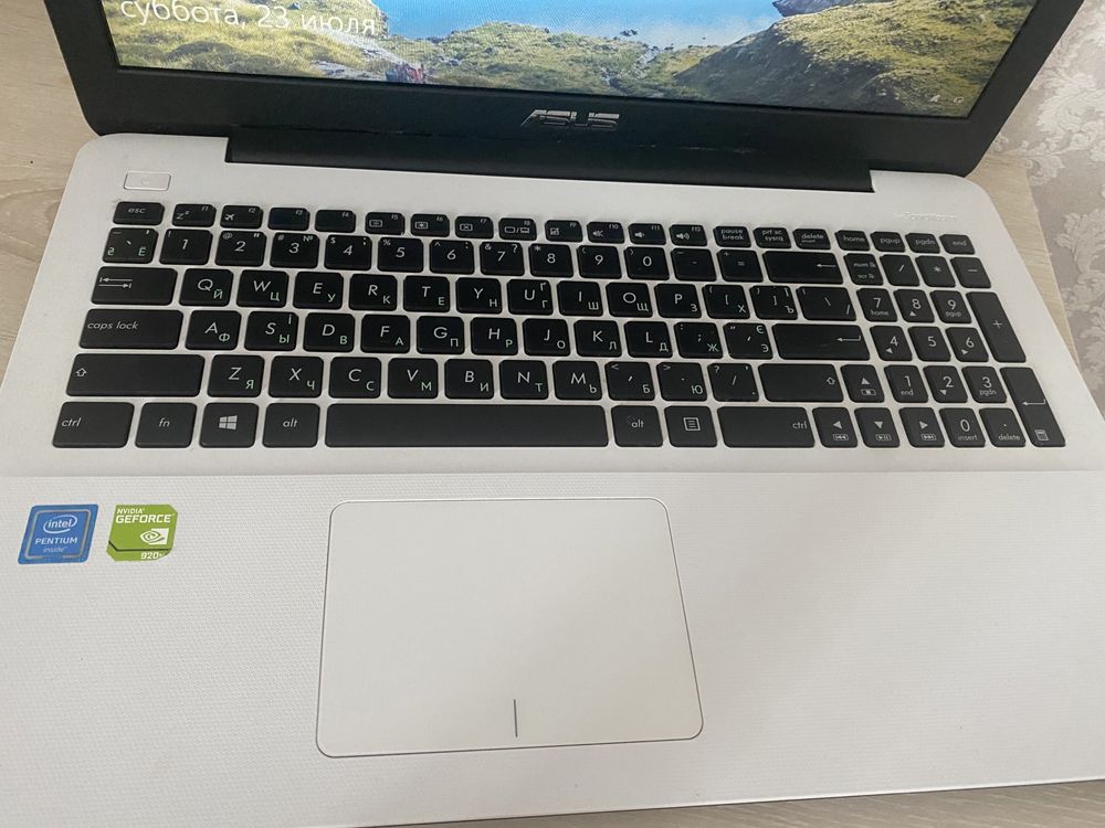 Ноутбук ASUS X555S.