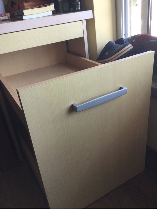 Sapateira com dois prateleiros