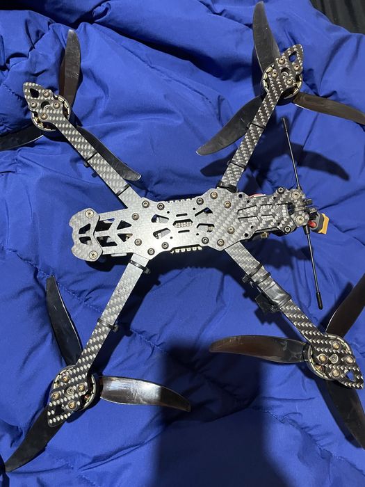 Дрон квадрокоптер