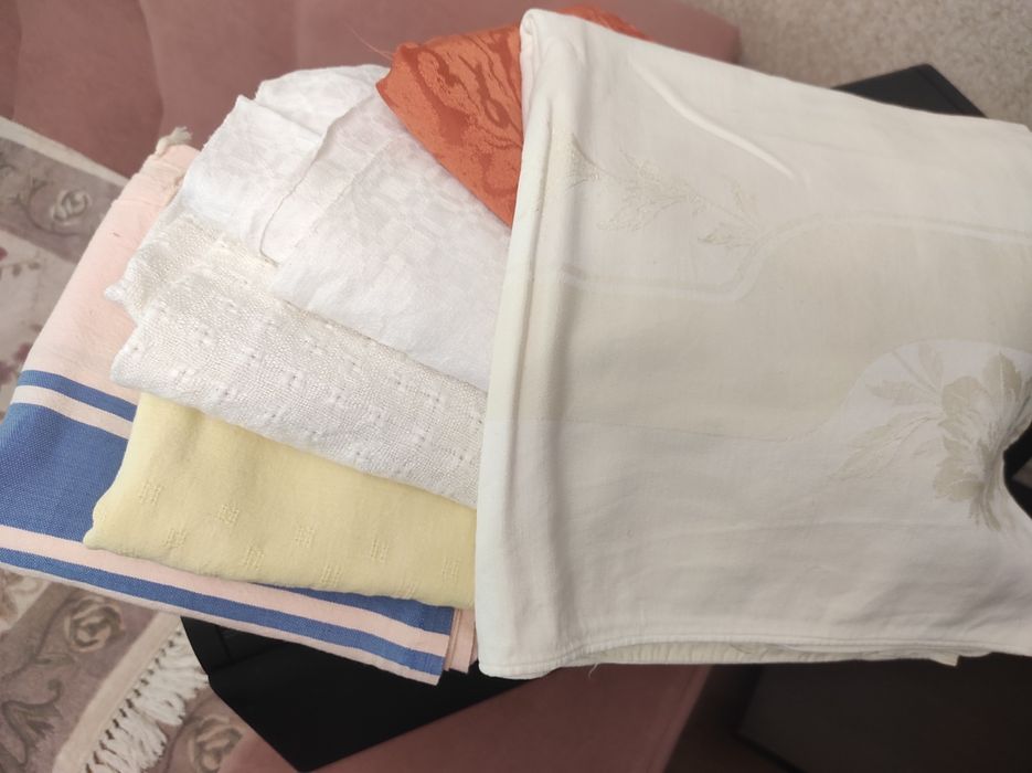 Скатертини на стіл тканеві