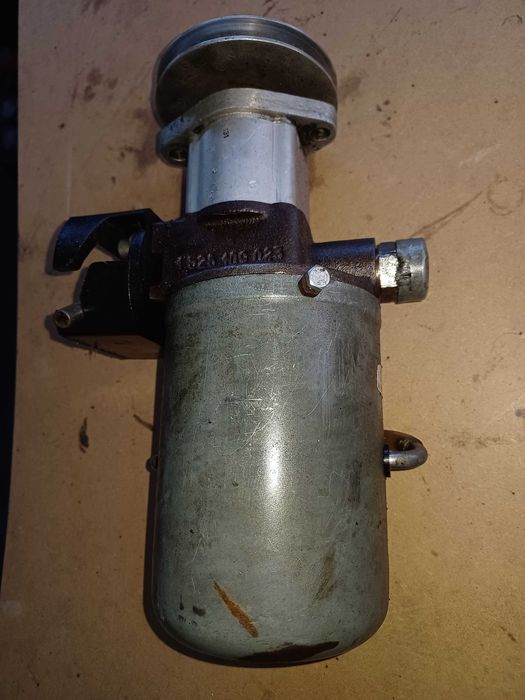 Sprzedam Pompę hydrauliczną oryginalną do ciągniczka Gudbrod 2500