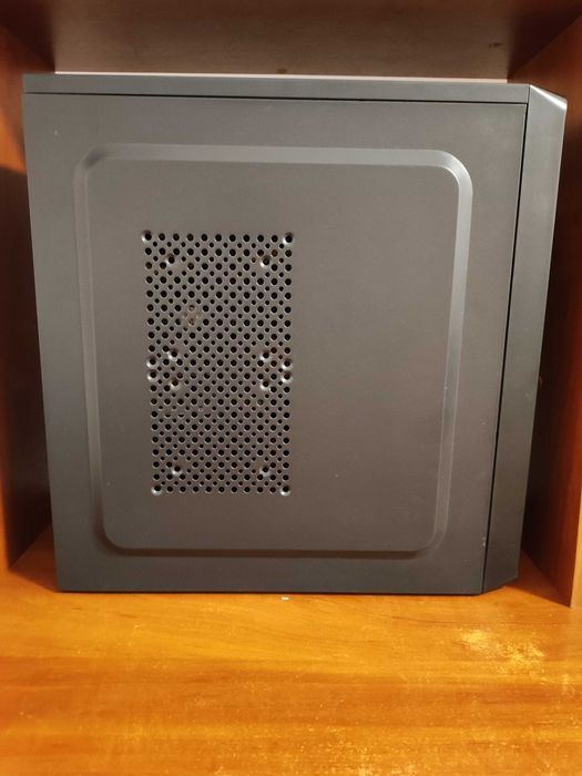 Комп'ютер стаціонарний в хорошому стані