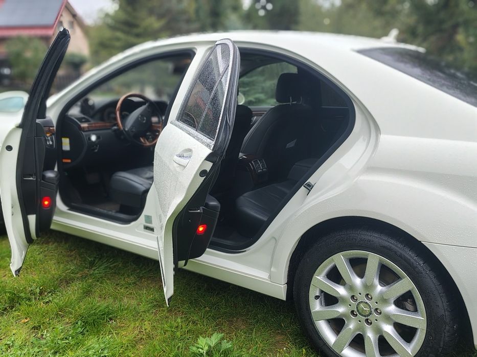 Mercedes-Benz W221