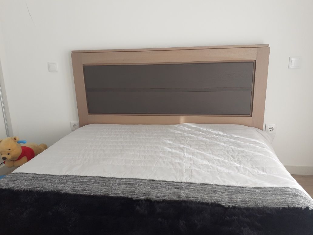 Cama de casal semi nova