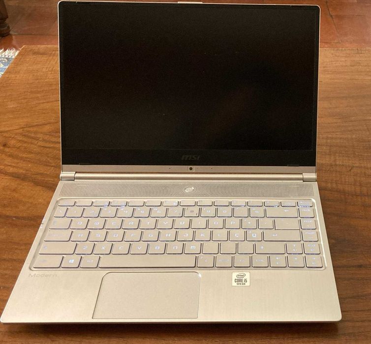 Computador cinzento MSI i5, 10th geração