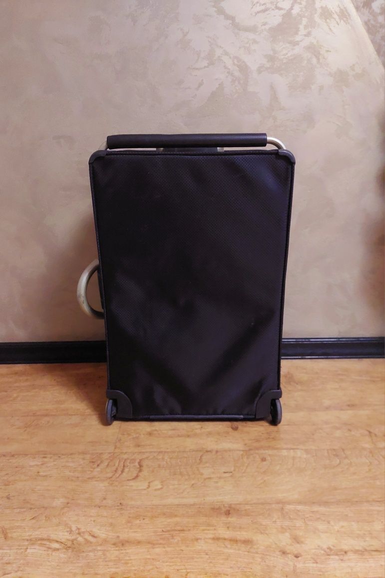 IT Luggage World's lightest сама легка валіза в світі 2.0кг