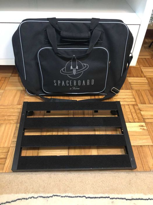 Pedalboard Spaceboard by Fame para pedais e pedaleiras 41x30cm