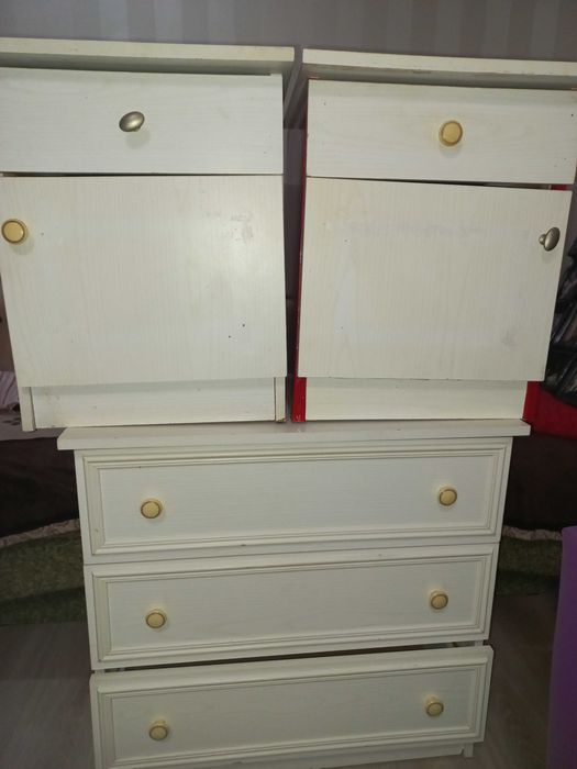 Продам комод та тумбочки