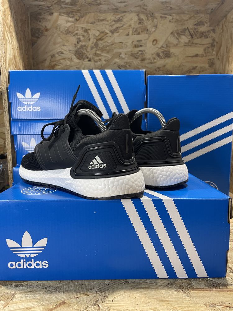 Чоловічі кросівки Adidas Boost Black White