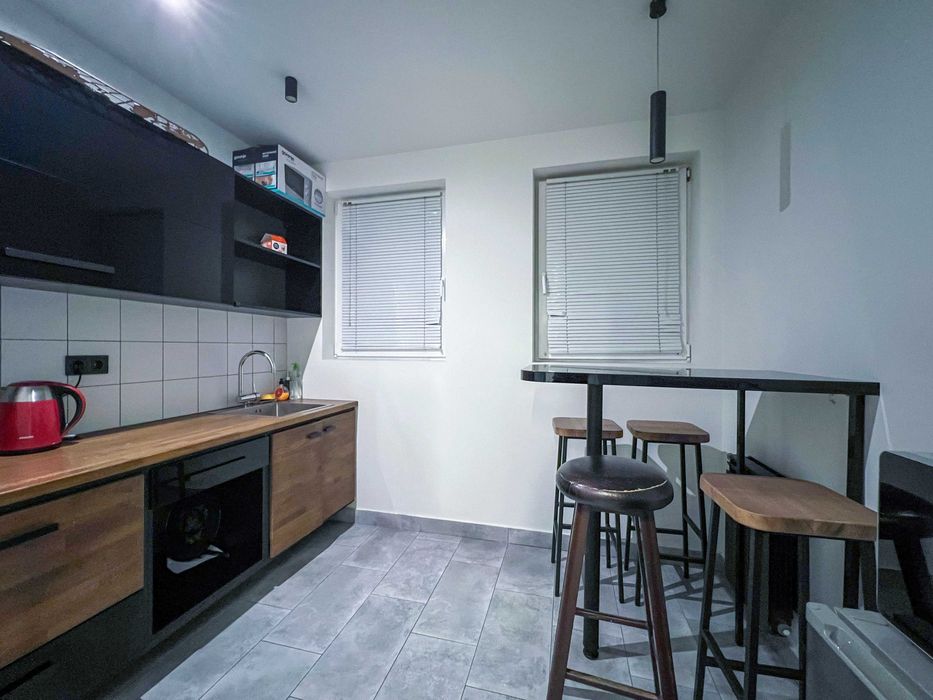 Орендувати офіс на Печерську окремий вхід, перший поверх, є генератор