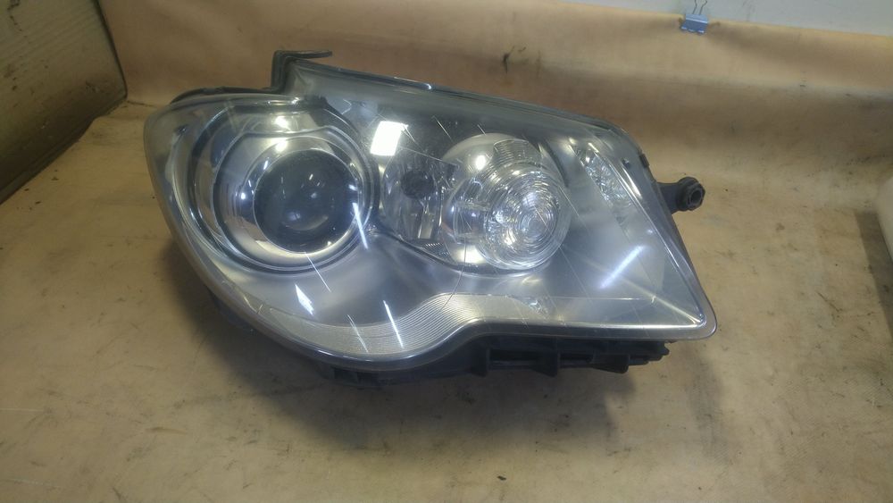 ) Touran 1 lift lampa prawa przód EU Xenon