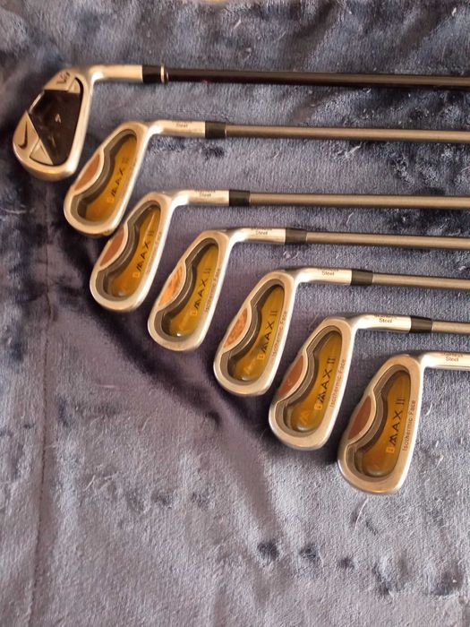 Vendo conjuntos de tacos de golf.