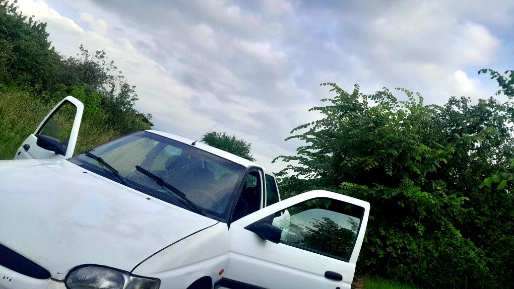 Продам Ford Escort 1.3 бензин, 1998 року
