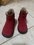 Botas vermelhas de menina