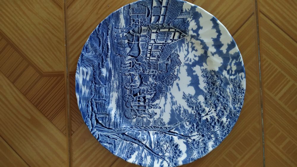 Pratos decorativos em porcelana inglesa