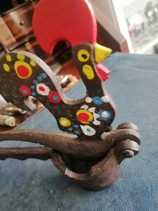 Quebra nozes português antigo em ferro